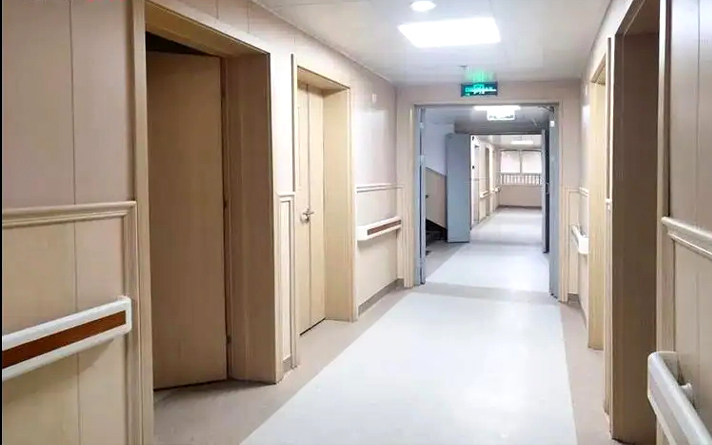 病房門要有觀察窗嗎？醫院病房門觀察窗尺寸與形狀選擇